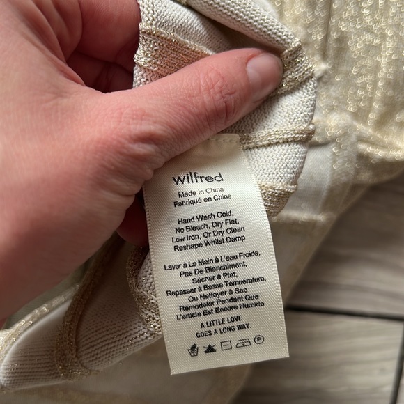 Like new 💖 Aritzia Wilfred XXS/XS Accordion Pleated Tinsel Knit Gold Midi Skirt - Picture 5 of 8